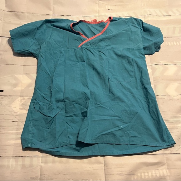 3 Pack Bundle of Green V Neck Scrub Top with Pockets, Size XL - Picture 10 of 12